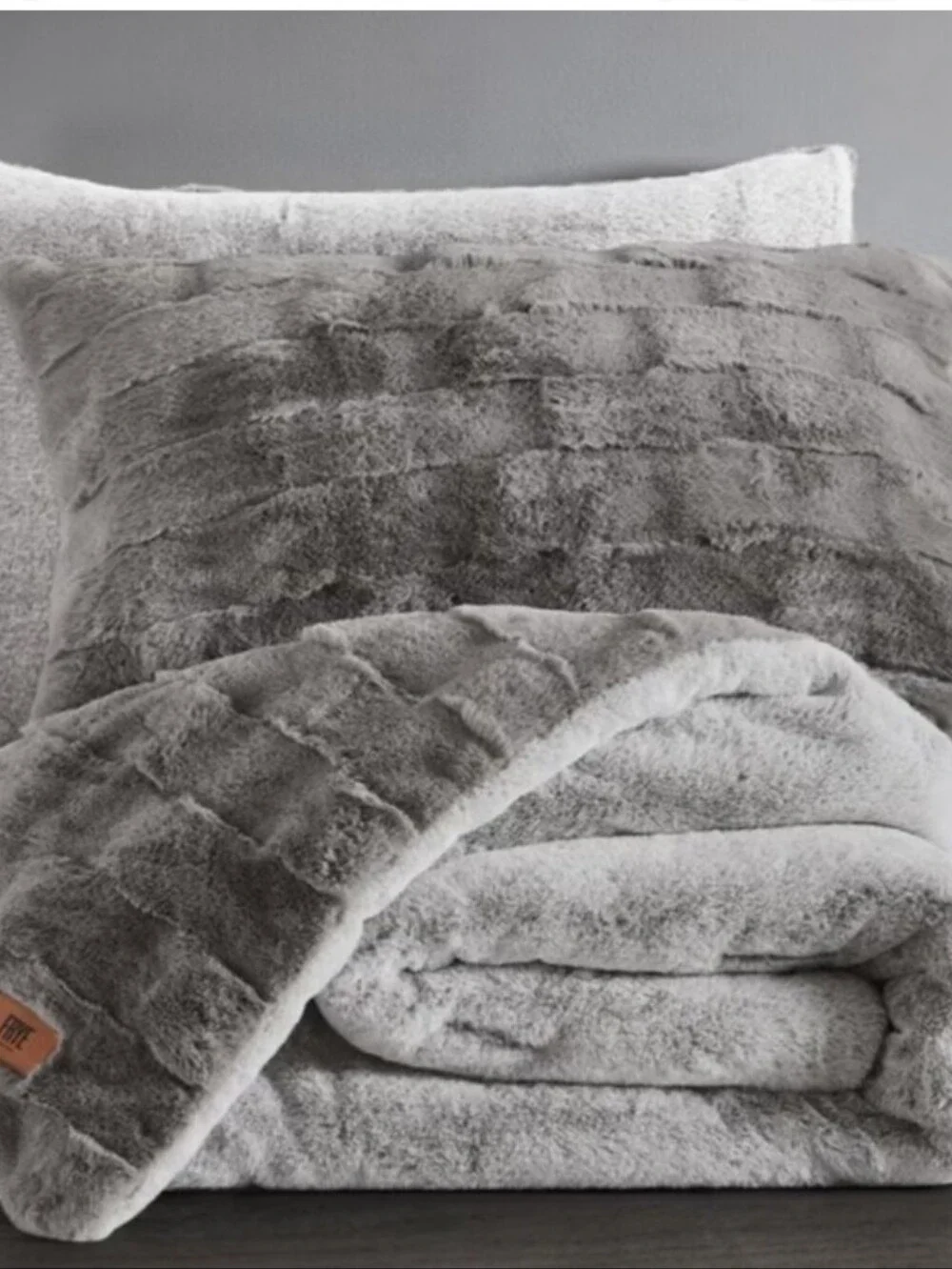 Frye Faux Rabbit Fur Comforter Set 3pc 930 GSM QUEEN, New homer